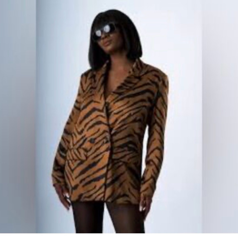 NWOT ZARA L Animal Print Loose Fit Blazer Size L